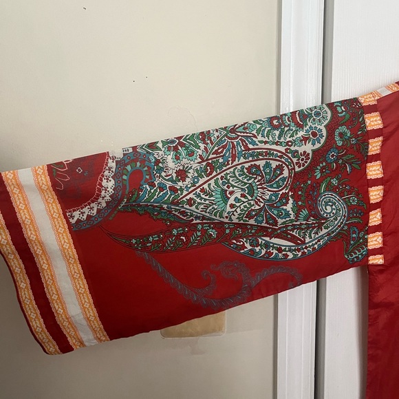 Beautiful SAPPHIRE LADIES 2 piece suit, SMALL SIZE - Picture 3 of 8